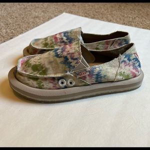 NWOT Sanuk Grateful Dead Tie Dye Shoes
